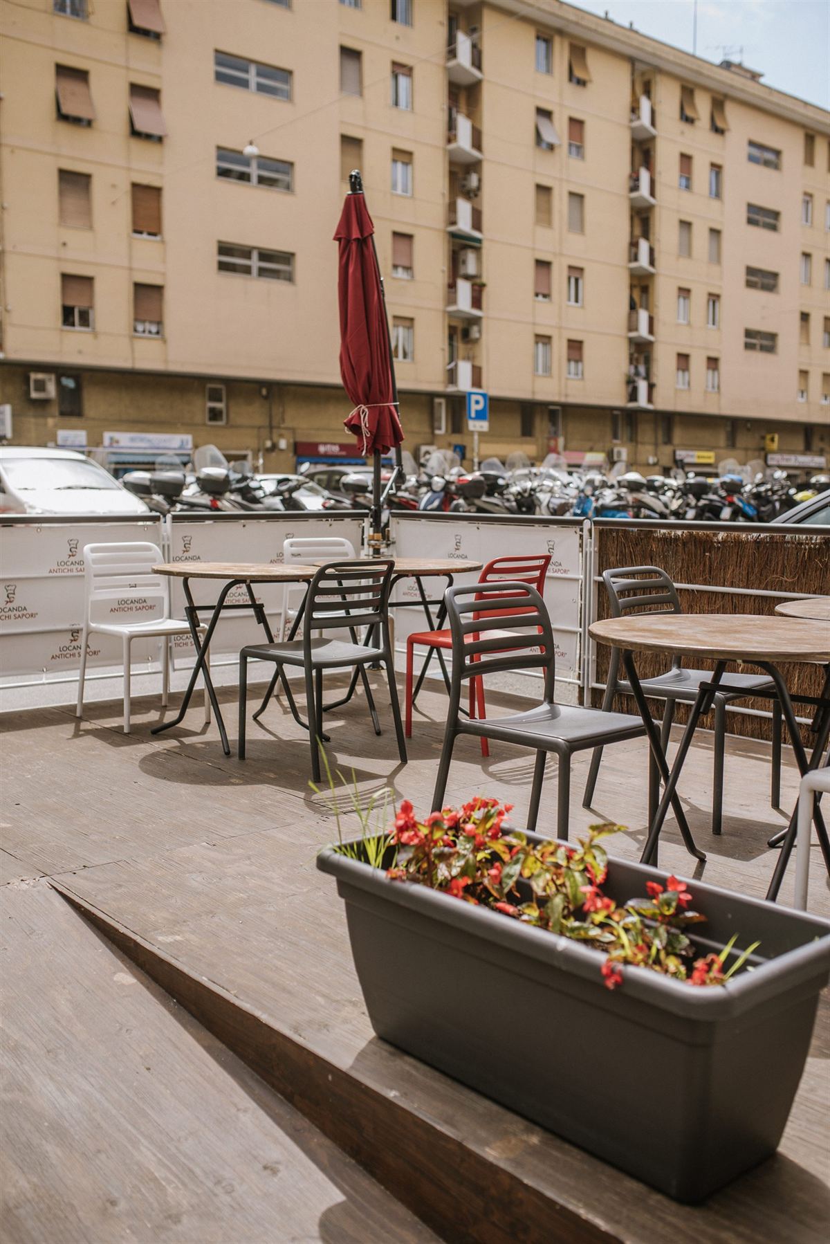 Les tables en terrasse via Casaregis