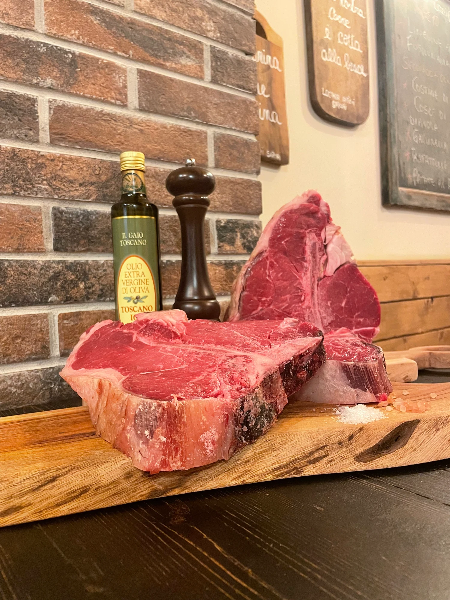 Fiorentine di Chianina sul tagliere alla Locanda Antichi Sapori